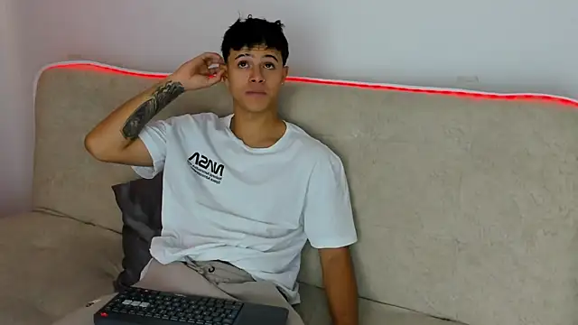 Alex Colton online show from July 6, 9:59 pm