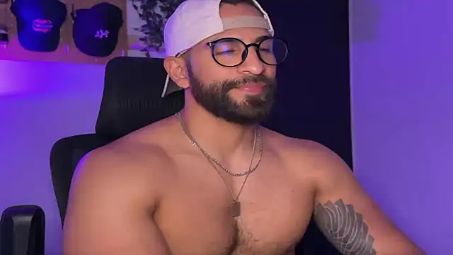 SamDornan51 online show from March 18, 5:54 am