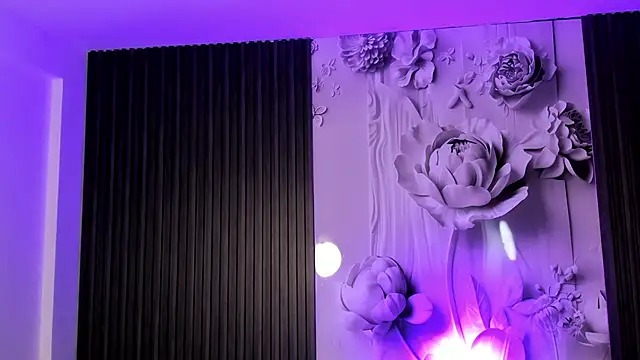 noahWolff  online show from February 21, 6:36 am