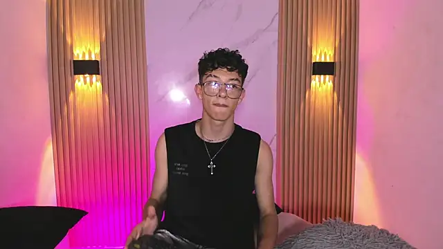 Christopher Hunter online show from February 13, 8:03 pm