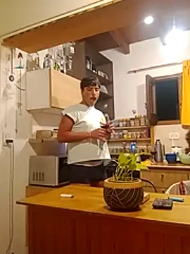 LuxuCum online show from February 3, 3:15 am