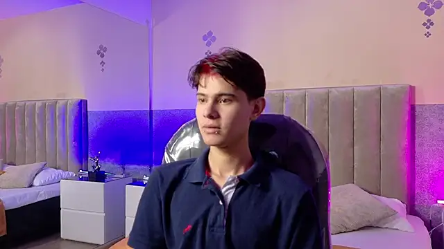 Derek Sinn online show from April 4, 7:55 pm