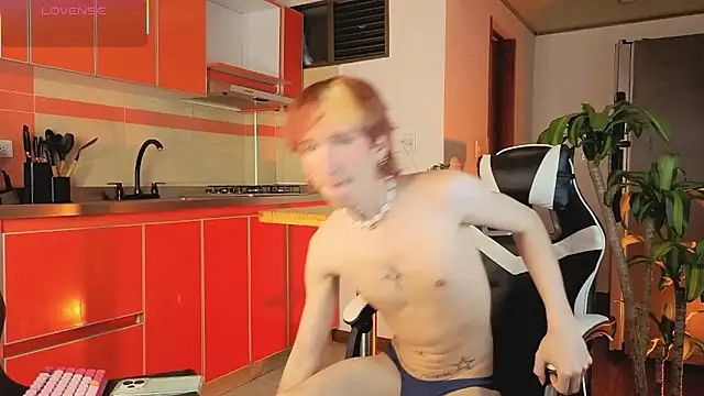 golden twink  online show from February 13, 5:57 am