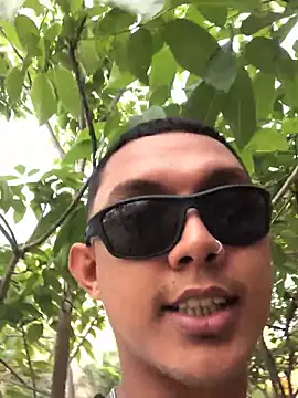  Usher online show from February 26, 10:00 pm