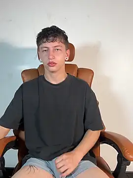 ARON LUXX online show from March 21, 2:32 pm