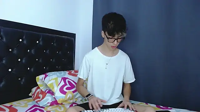 gabriel x18 online show from April 10, 11:56 pm