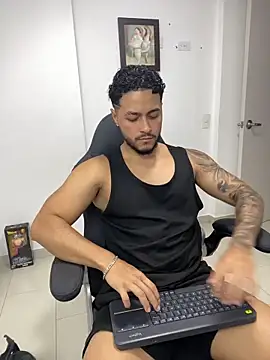 MattiaDupont online show from May 5, 11:49 pm