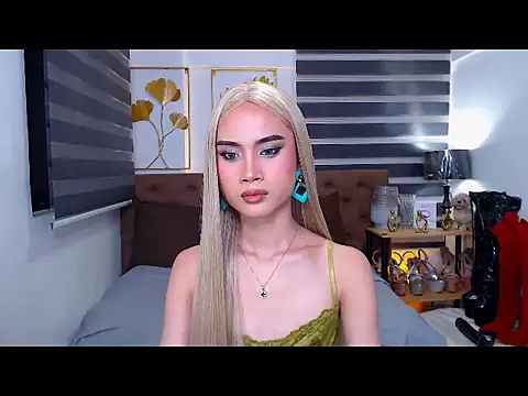 JuicyCockThea online show from May 24, 5:30 pm