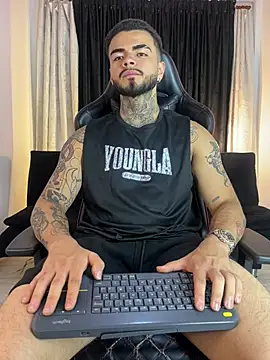 Benjii Carter1 online show from April 6, 2:08 am