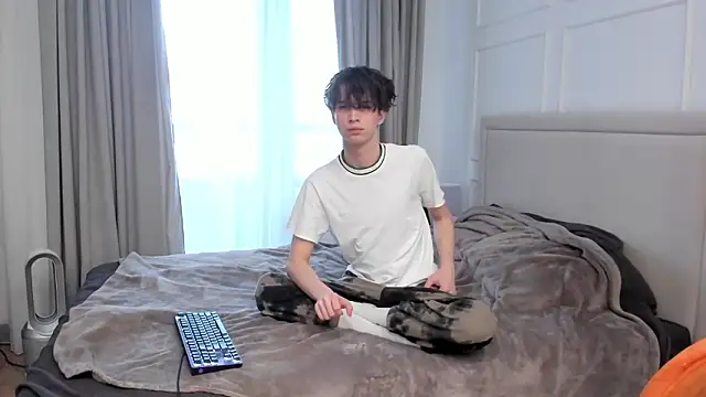 Ur NextDoor Boy online show from March 2, 7:15 am