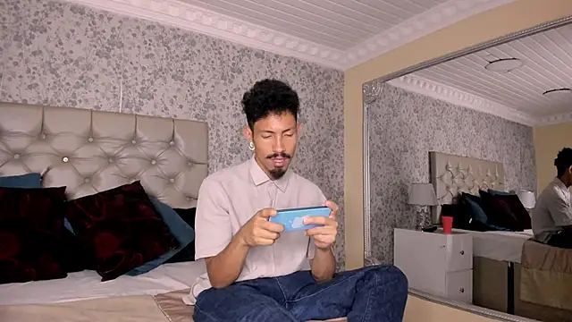 NoaahTylor online show from April 2, 9:22 pm