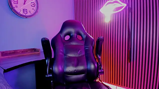 Maximoking26 online show from February 21, 6:36 am