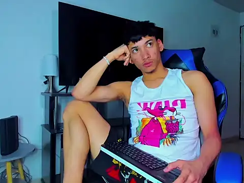 Lyam Russo online show from April 3, 5:15 am