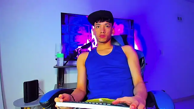 Lyam Russo online show from March 18, 8:39 am