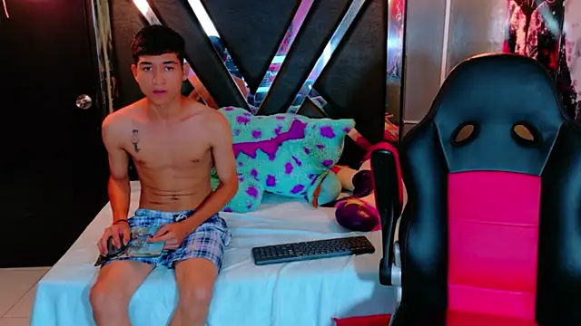 EstevenBrown1 online show from February 18, 1:20 pm