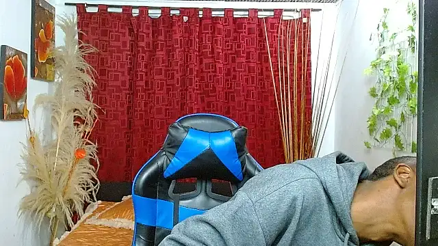 milo018 online show from March 17, 8:28 am