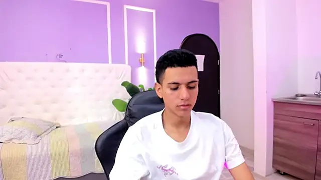 dominicjonnes online show from April 20, 2:30 pm