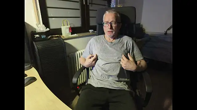 loenne1 online show from April 19, 8:44 pm