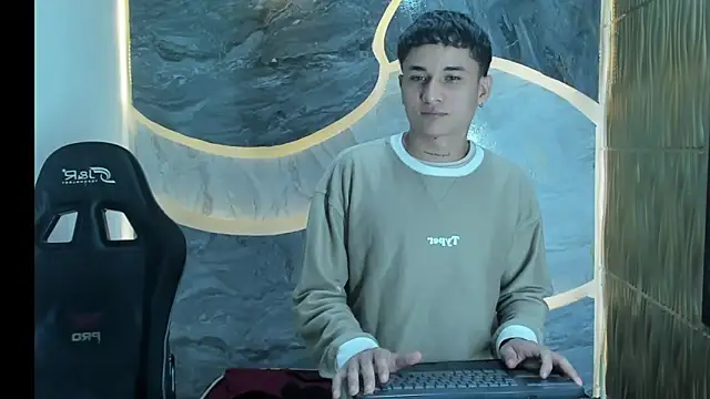 Matheus Ic  online show from April 4, 7:33 pm