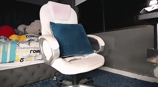 dirty 27cms online show from March 7, 12:37 am