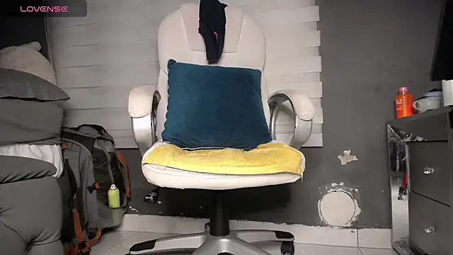 dirty 27cms online show from October 4, 6:46 pm