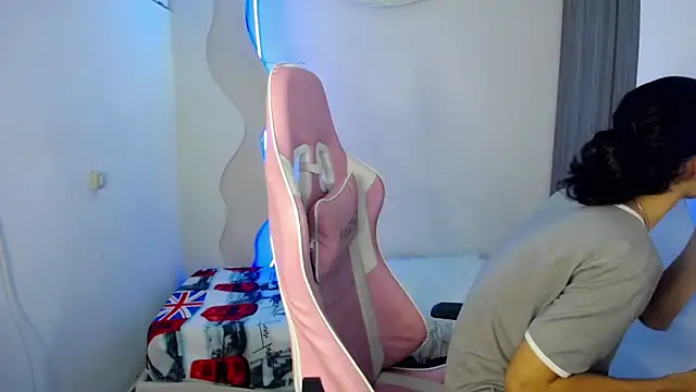 Larry craft online show from April 9, 8:37 pm