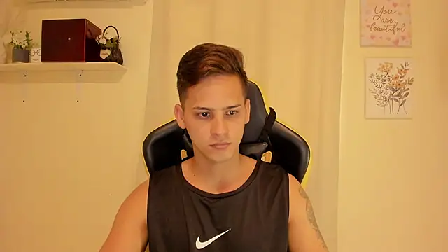 sexy andres01 online show from May 29, 3:55 pm