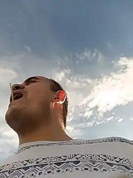 Edwin Q online show from June 24, 10:12 pm