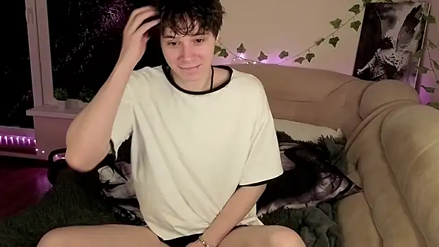 AnthonyCuutie online show from April 17, 5:54 am