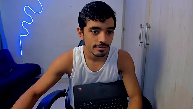 jossi12345j online show from April 12, 1:45 pm