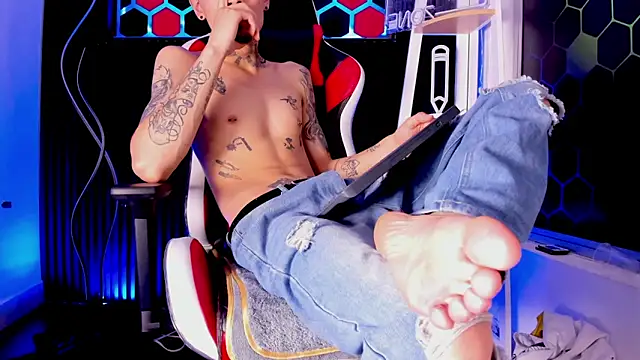 Max Hader  online show from March 29, 9:42 am