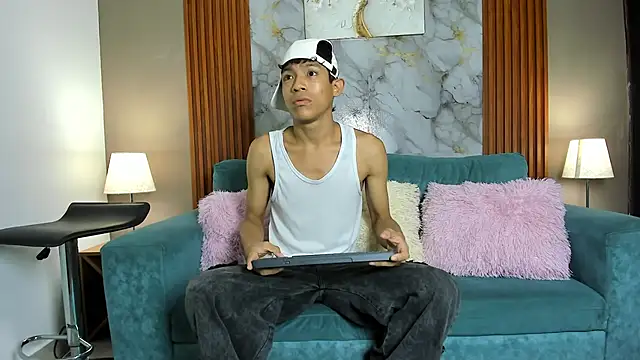 SKINNY BOYXXX online show from March 5, 8:21 am