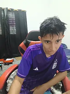 gomitaboy1 online show from May 29, 7:46 pm