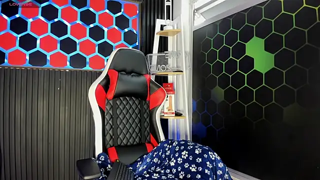 Cristopher Wild online show from April 18, 8:31 pm