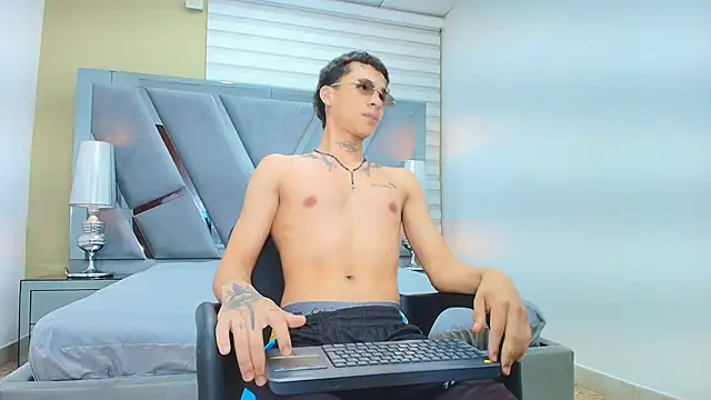 HENRY GREEN2 online show from March 30, 7:26 pm