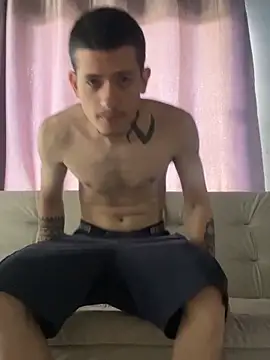 novinho gostoso safado online show from April 28, 3:39 pm