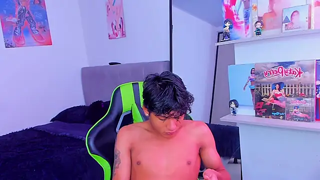 PaulTallx online show from April 22, 7:18 pm