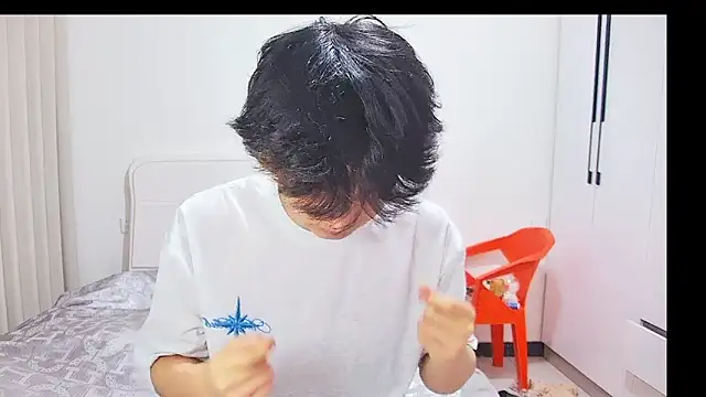 icecream-002 online show from June 15, 2:09 pm