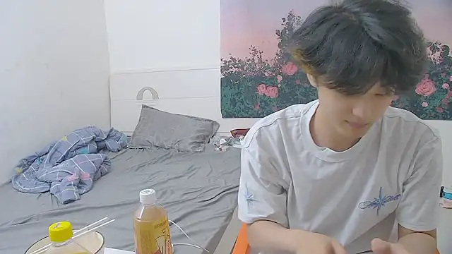 icecream-002 online show from June 16, 2:19 pm