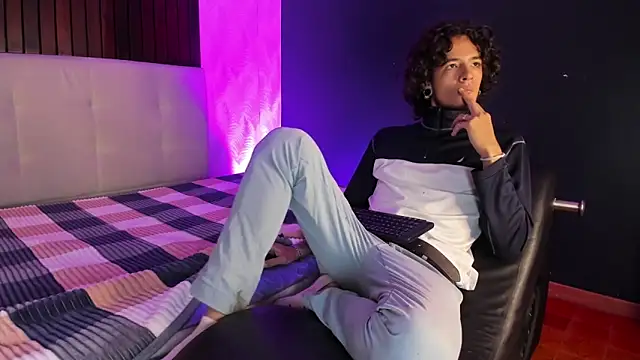 Skinny Mac online show from April 15, 1:33 pm