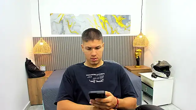 AlessandroFranco online show from June 12, 1:42 pm