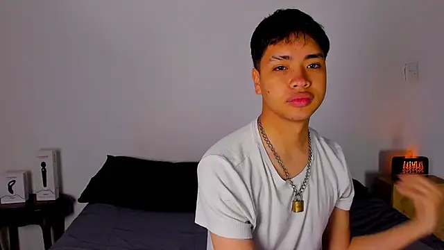 Lee Colee online show from April 28, 1:33 am