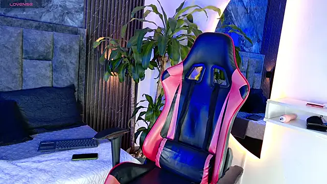 noah travis online show from April 18, 1:23 pm