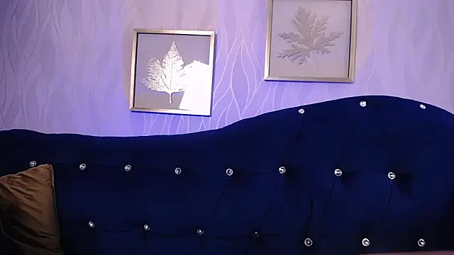 Vezzx online show from April 22, 6:45 pm