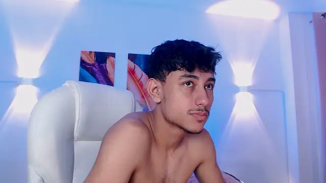 Vezzx online show from March 25, 6:45 pm