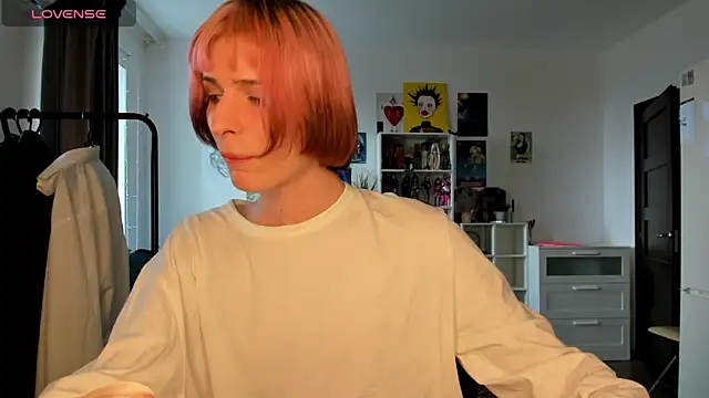 sweet peach    online show from April 4, 1:19 pm