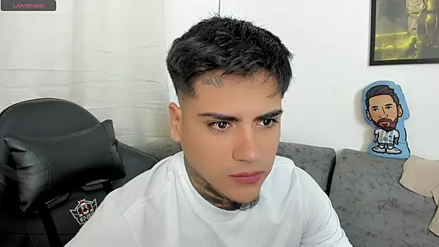 sweetlatinoboy online show from June 28, 12:33 pm