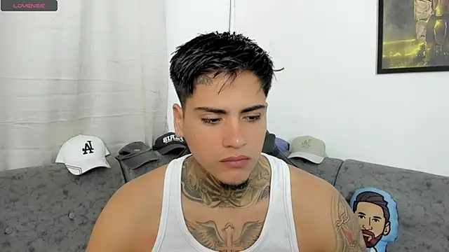 sweetlatinoboy online show from July 7, 9:46 am