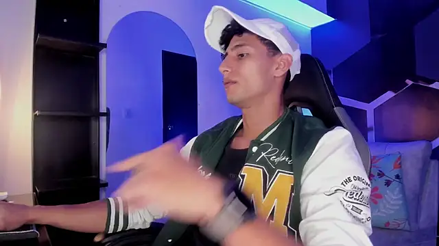 MaxiimoRomano  online show from August 6, 7:20 pm