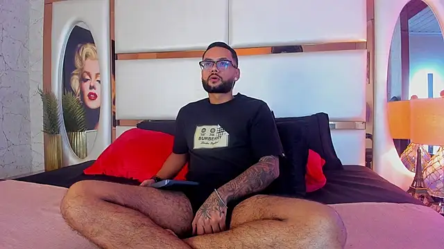 KyleJoss30 online show from April 30, 8:57 pm